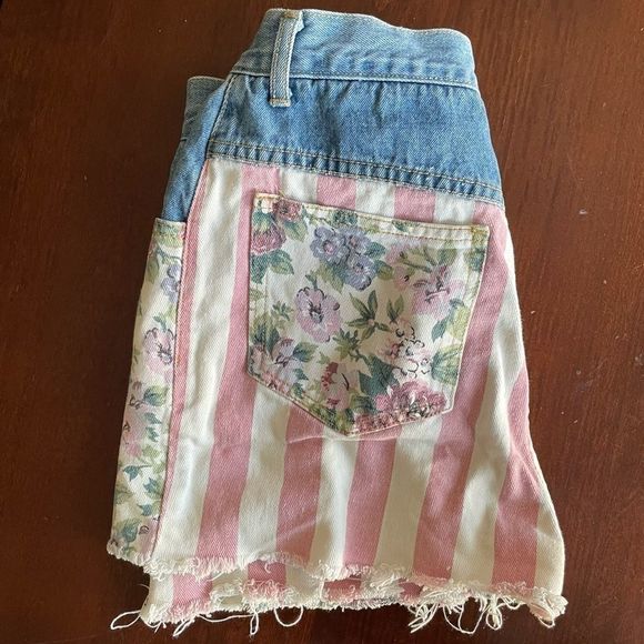 Vintage Not Guilty Red Stripe Flowers Jean Shorts - Picture 5 of 14